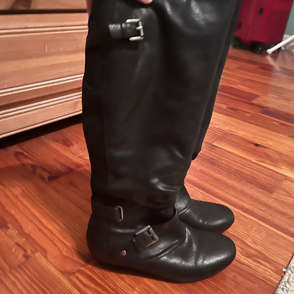 Women's Black Baretraps Rebound  boots like new!